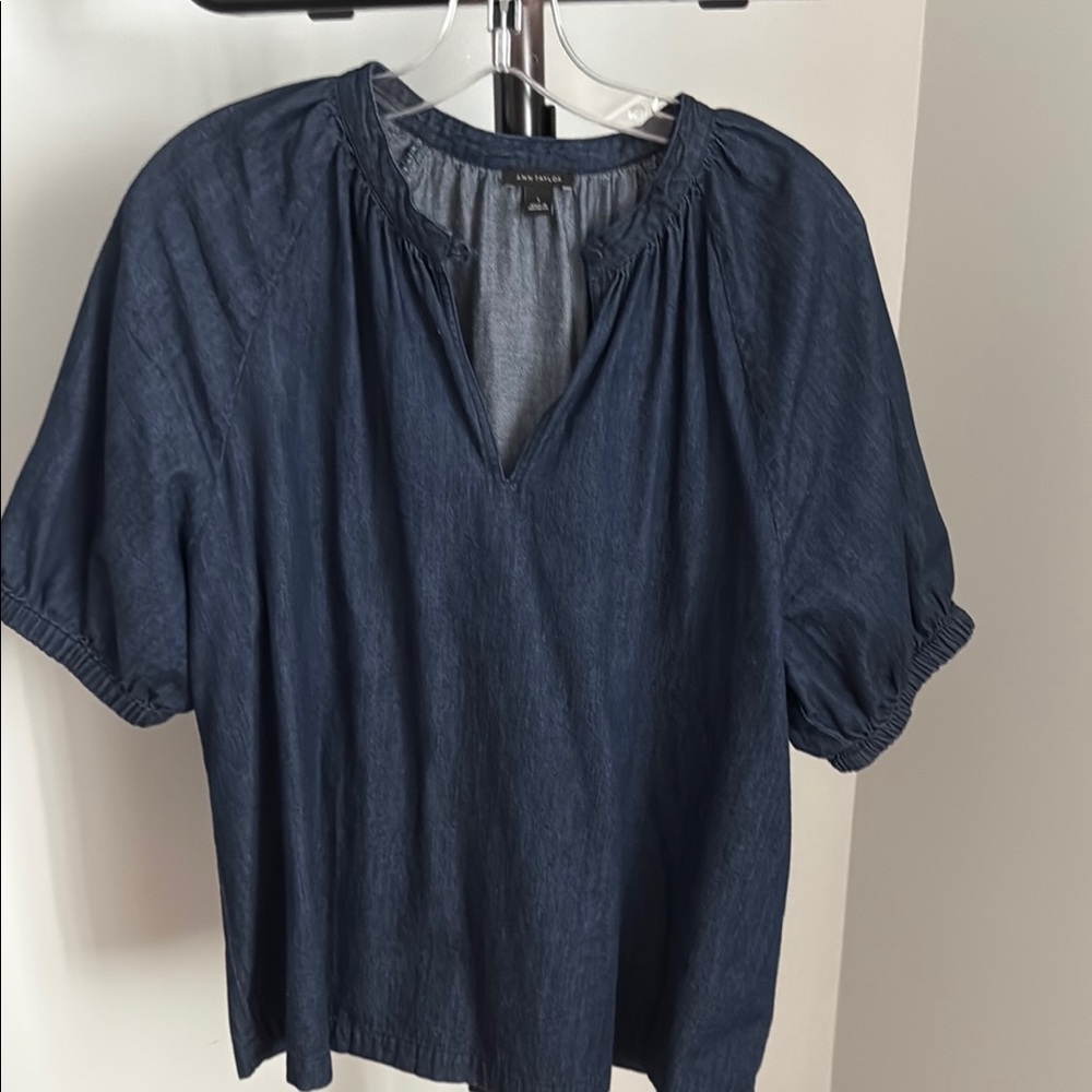 Ann Taylor Women's Navy Chambray Top Size L